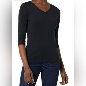 Classic-Fit 3/4 Sleeve V-Neck T-Shirt Sz M